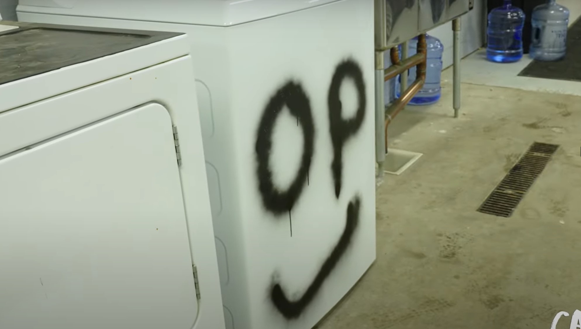 How to Remove Spray Paint From Metal Surface